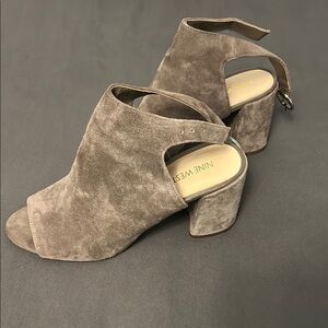 Nine West Women's Gray Suede Mules